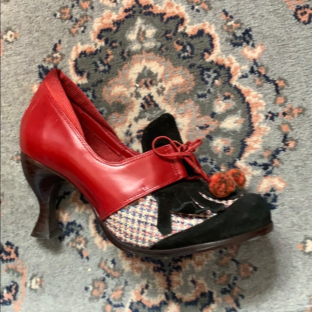 Fantastic tweed, suede and leather kultie heels.